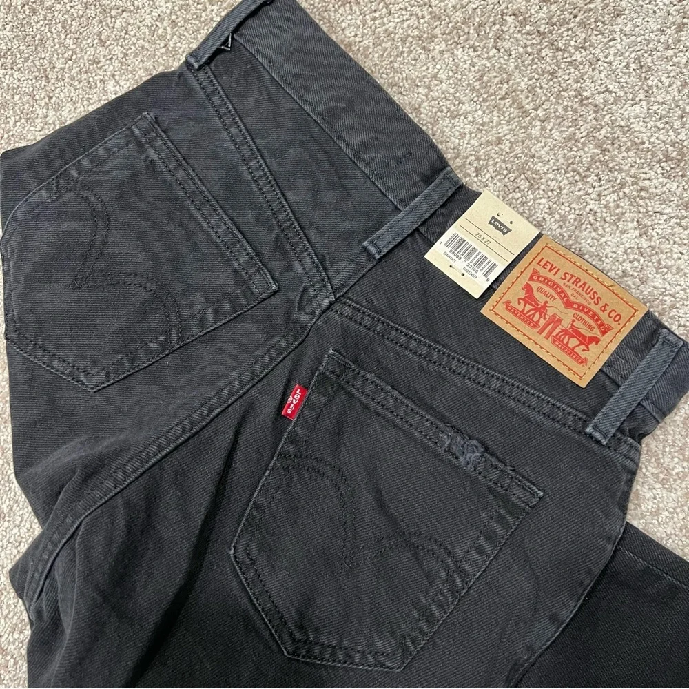 Womens Size 26in Levi’s High Waisted Mom Jeans Black Ripped - Picture 8 of 8